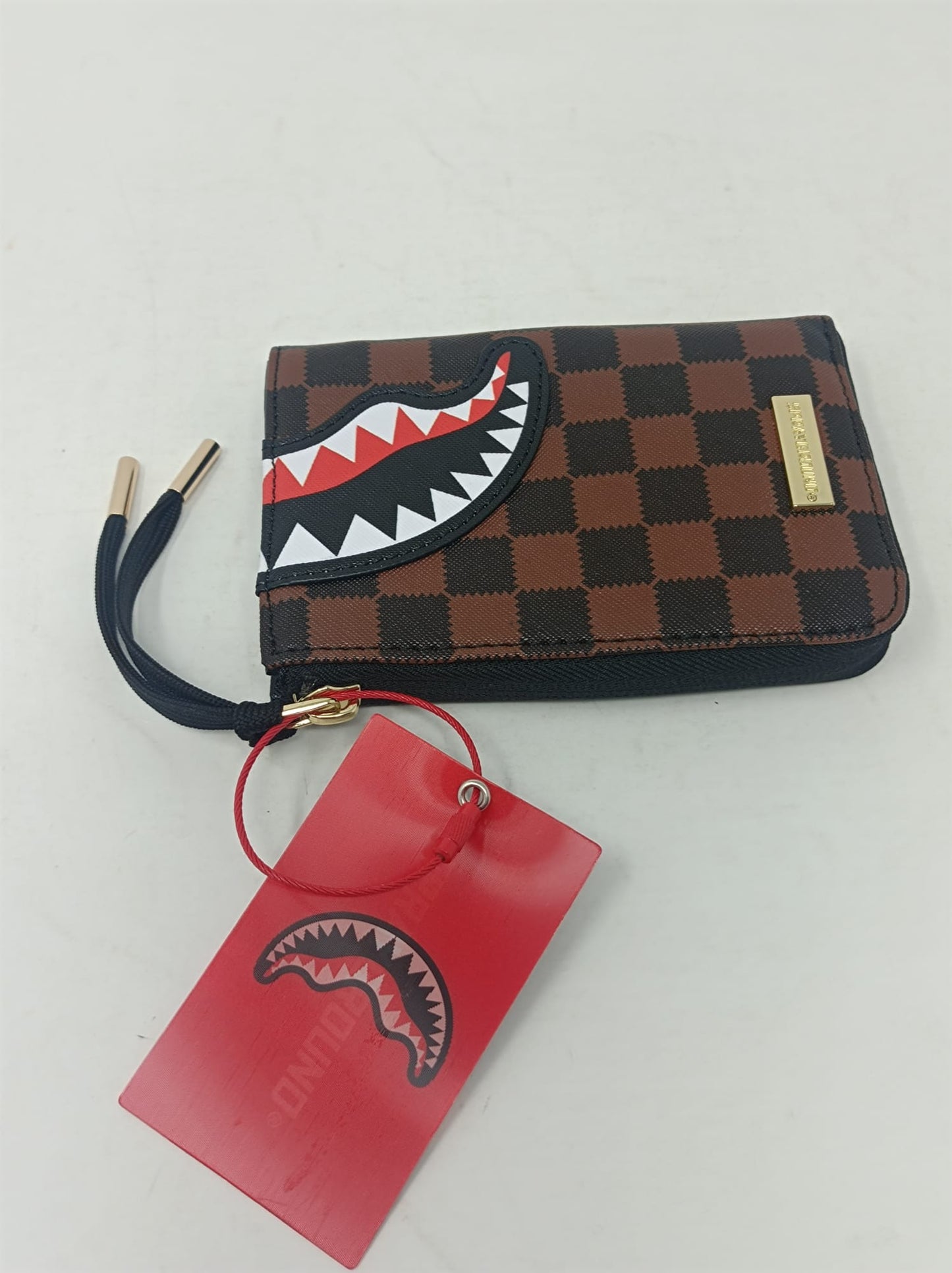 SAWTOOTH SHARKS IN PARIS WALLET